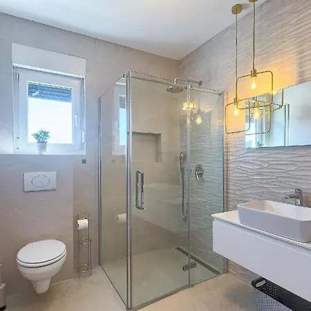 Mit Privatpool Fuer 5 Personen Ca 100 Qm In Pula, Istrien Istrische Riviera Pula