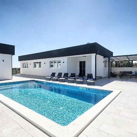 Holiday home Mit Privatpool Fuer 5 Personen Ca 100 Qm In Pula, Istrien Istrische Riviera