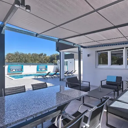 Mit Privatpool Fuer 5 Personen Ca 100 Qm In Pula, Istrien Istrische Riviera
